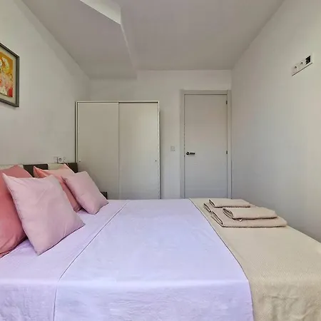 Encantador Duplex 6 A 1 Minuto De La Playa
